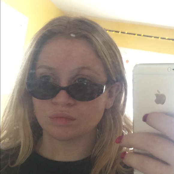 Vintage Tommy Hilfiger sunglasses - Picture 4 of 4